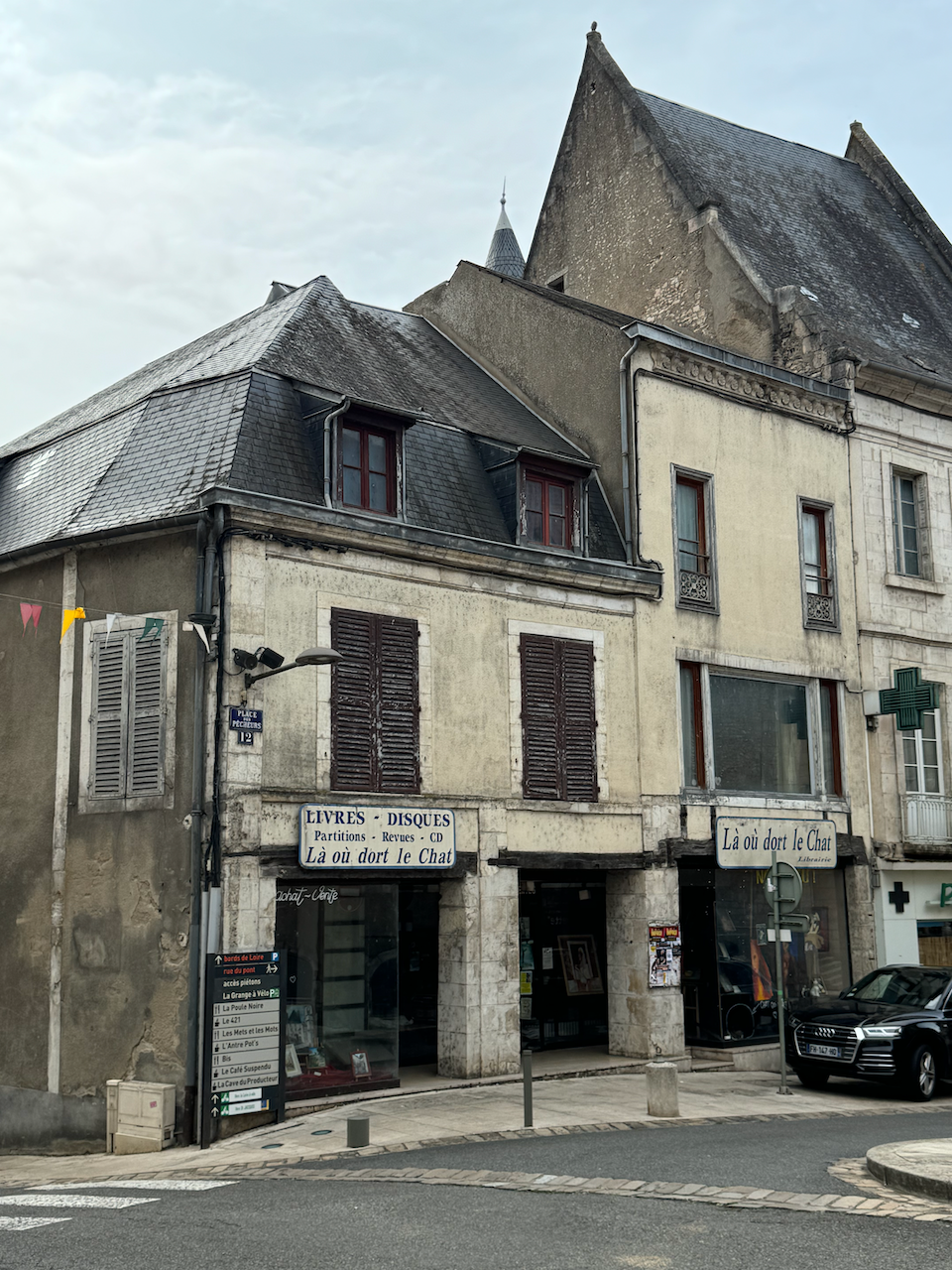 La Charité-sur-Loire - One of many bookshop 1