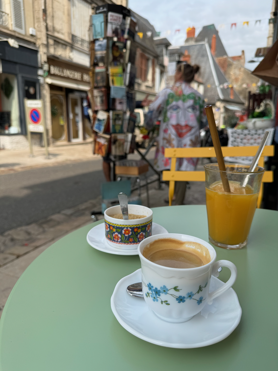 La Charité-sur-Loire - A pause in Café Datcha