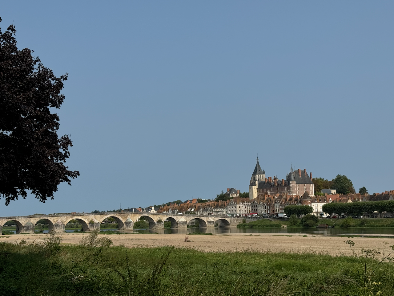Approaching Gien