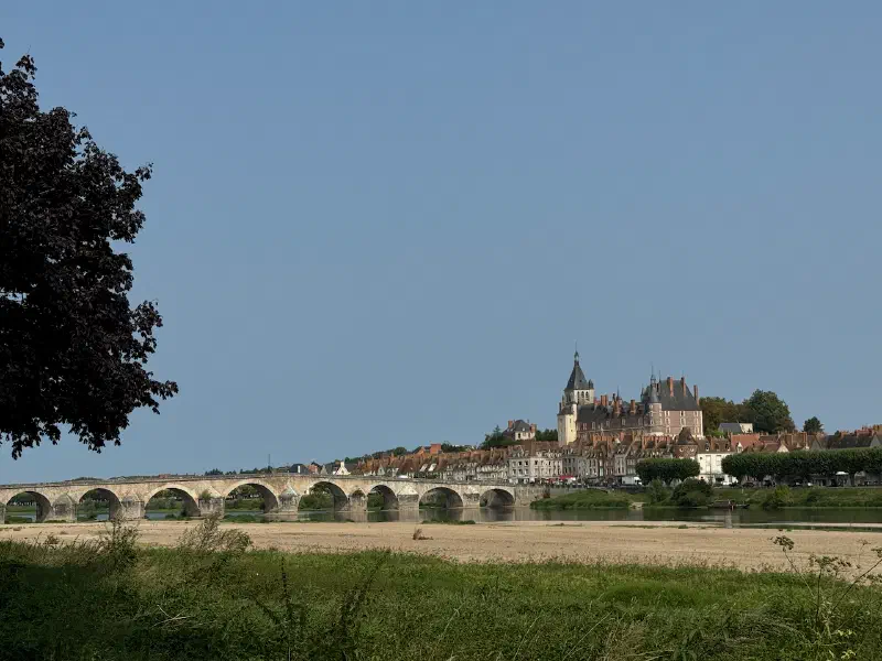 Approaching Gien