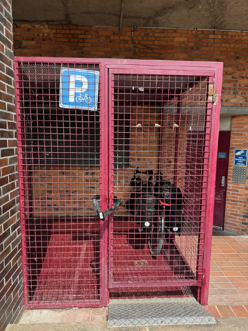Bike locker in Gien