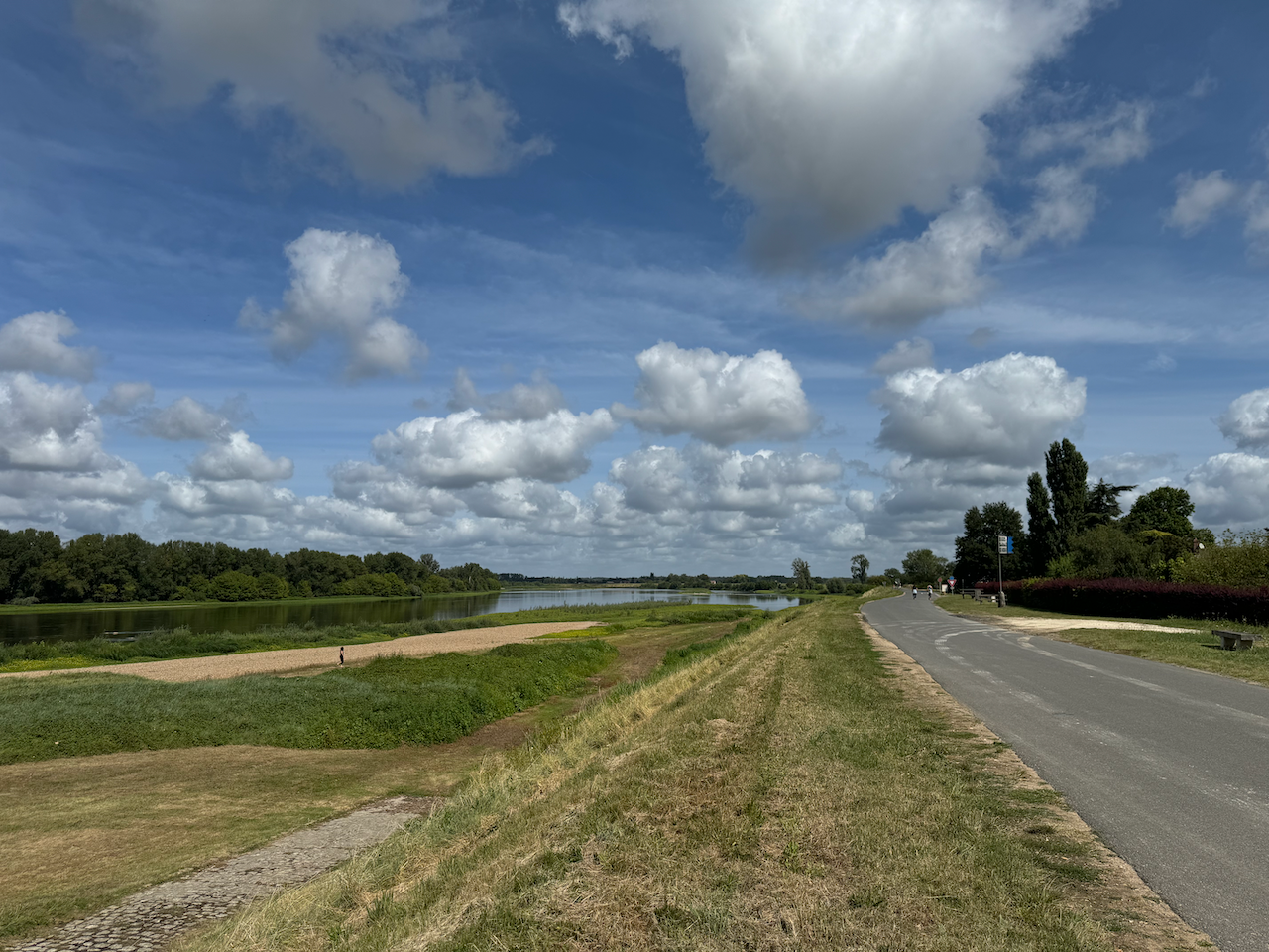 Leaving St-Benoît-sur-Loire