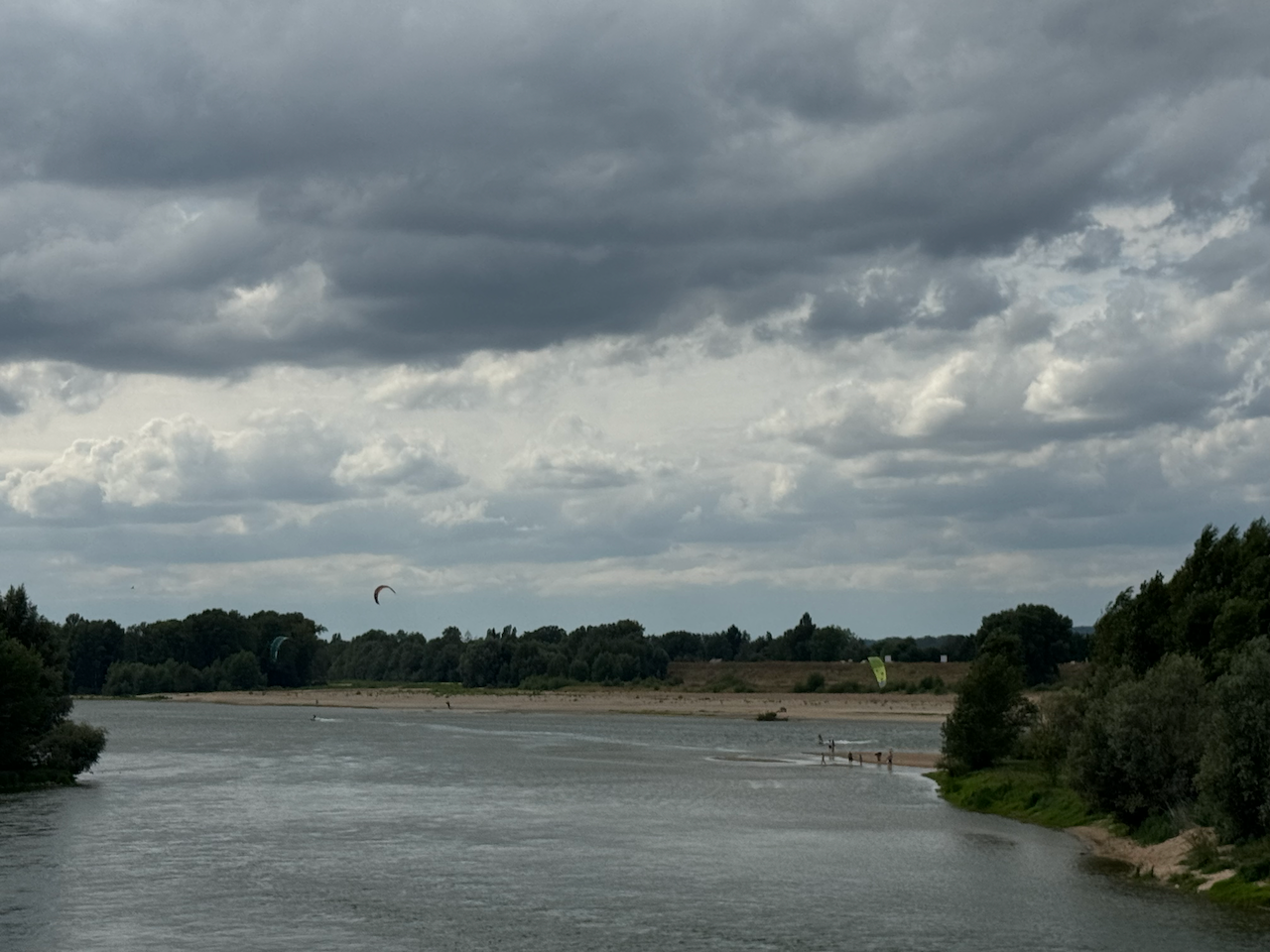 Amboise kitesurfers