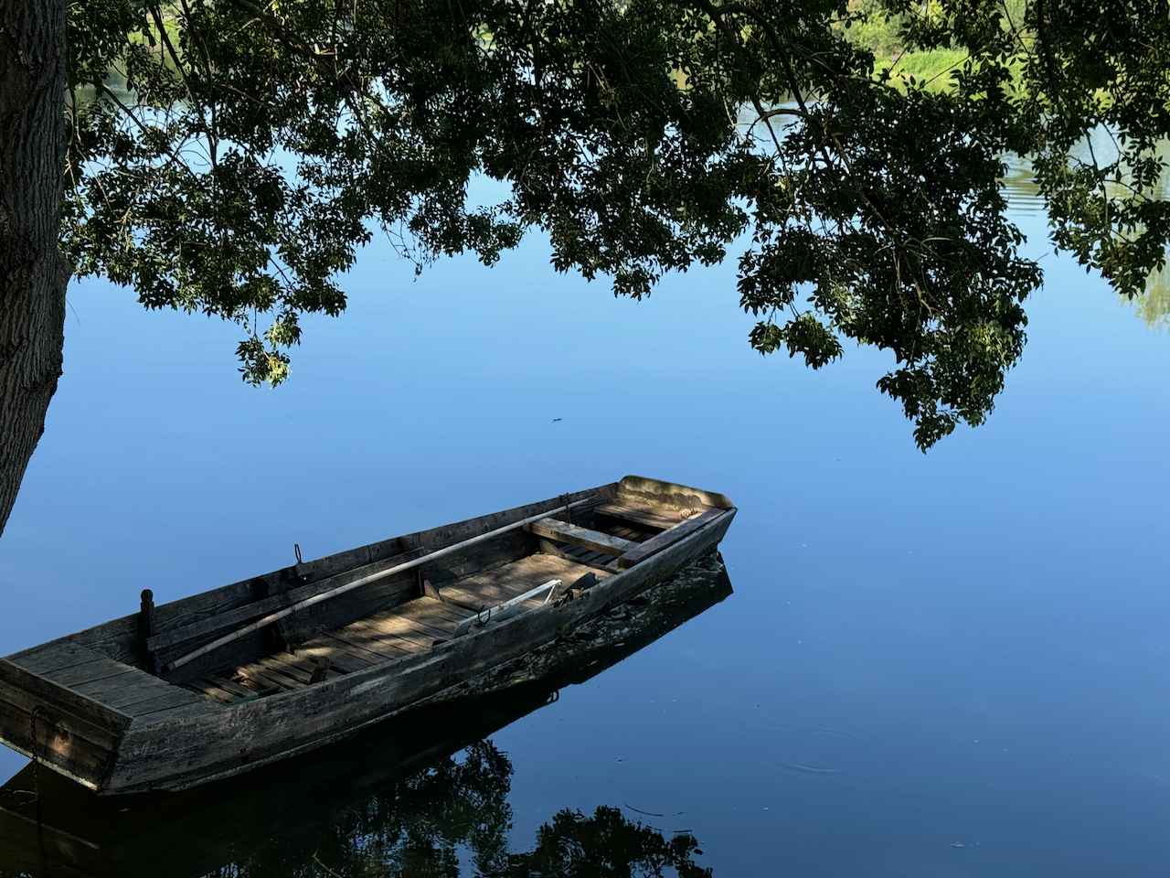 Boat on the Loire at Savonnières