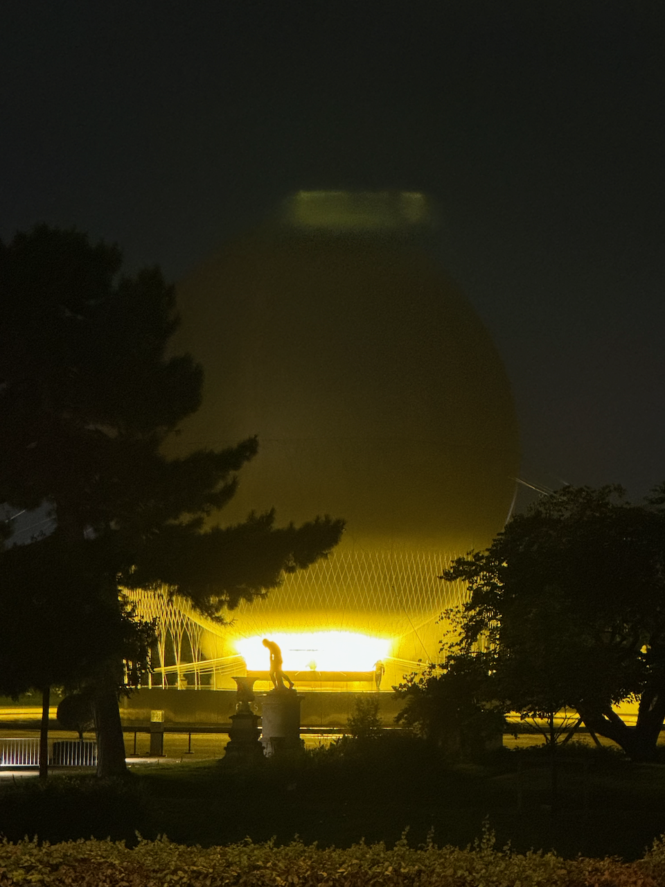 Paris Louvre Olympic flame balloon