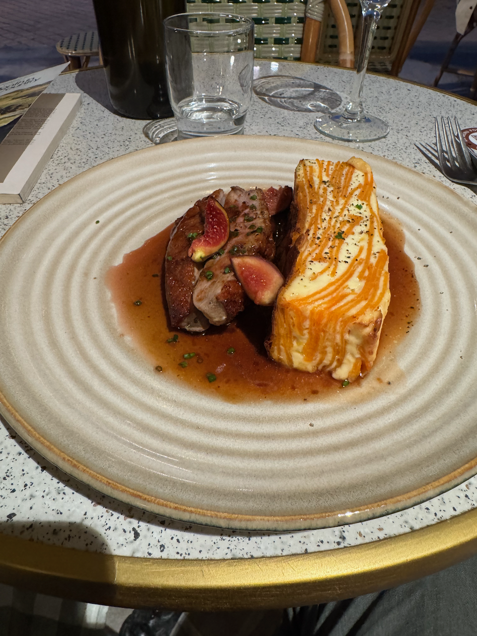 Dinner in Bordeaux (main)