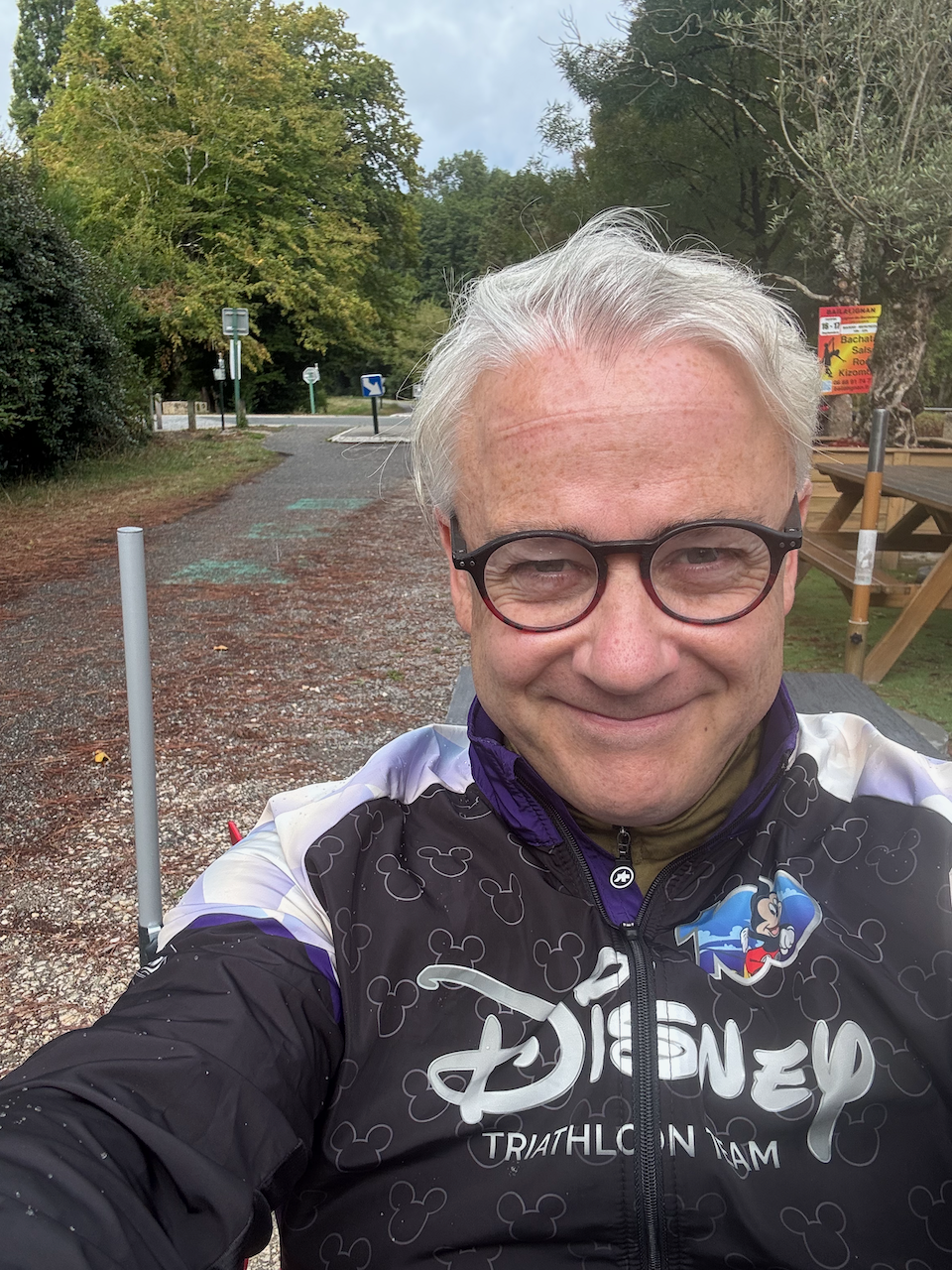 bike path cafe selfie