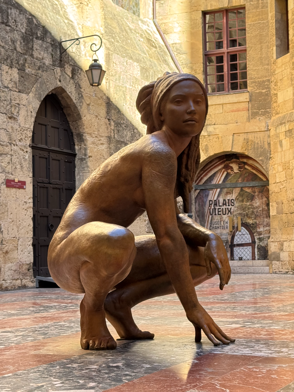 Narbonne - Statue in the museum courtyard