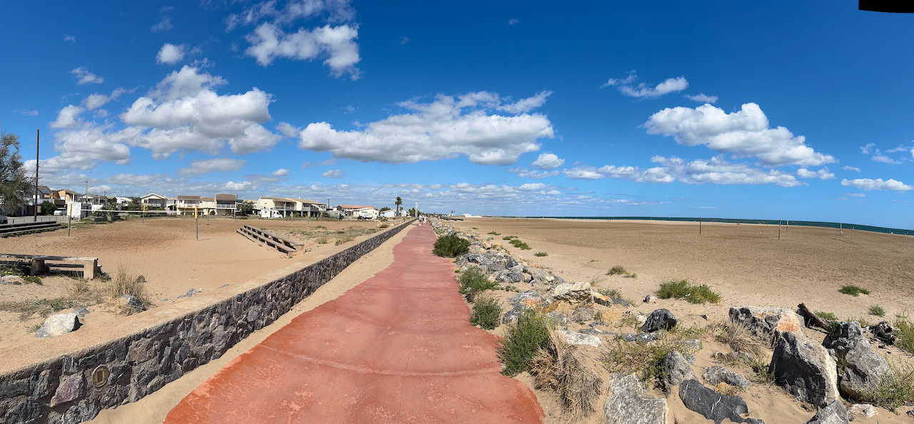 The path along the beach