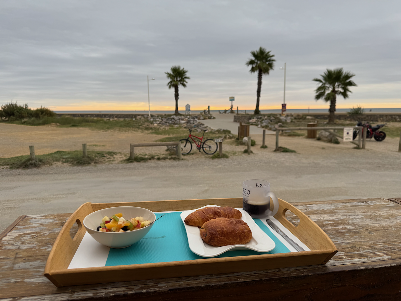 Breakfast facing the beach